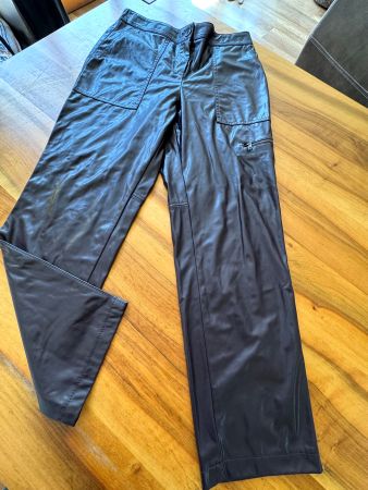Raffinierte Kunstleder Hose Aubergine von Marc Cain Gr N4/40