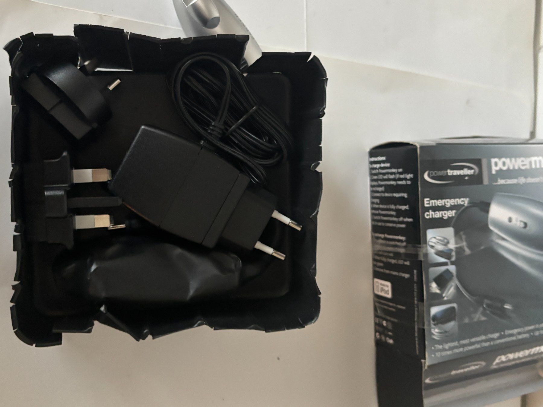 Caricabatterie: PowerTraveller PowerMonkey - Notfall Ladegerät - Silber (L4) – Usato da Wallisellen venduto da AS.TZ. 8