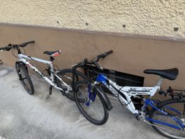 Zwei Fahrräder gebraucht