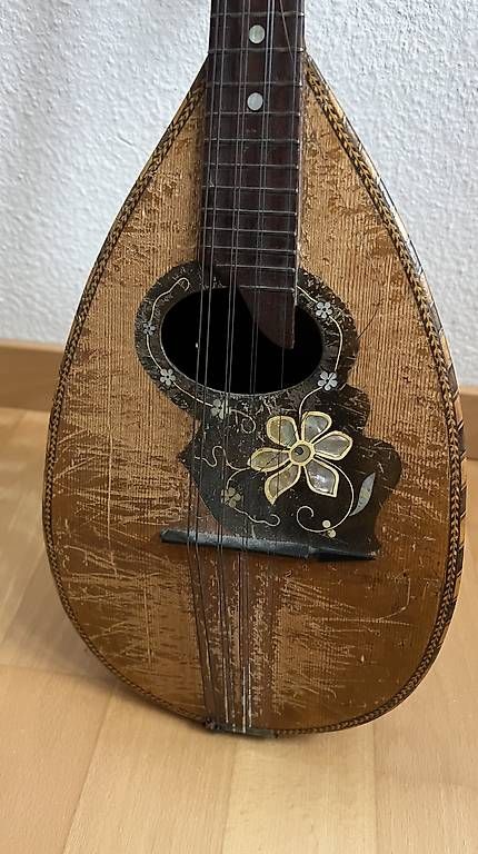 Strumenti musicali: Alte Mandoline mit Perlmutt-Intarsien – Difettoso da Horw venduto da Belowzero0 1