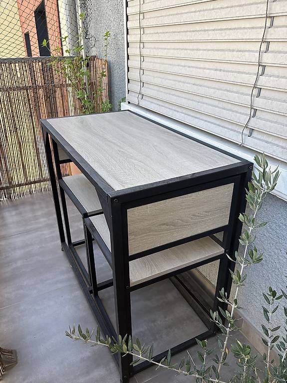 Set de table et chaises: Table de balcon et 2 chaises  – D'occasion à Conthey par carina.pereira