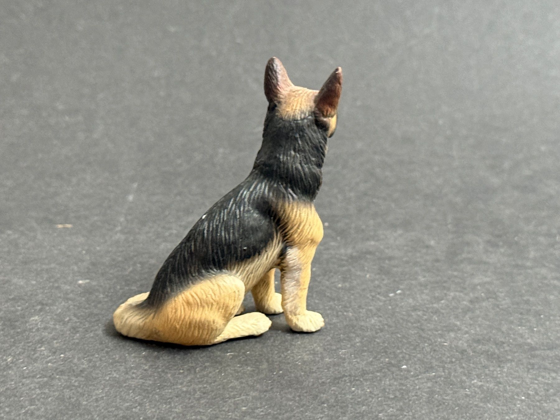 Schleich Statuette: Schleich Schäferhund Rüde, sitzend Hund – Nuovo (secondo la descrizione) da Ennetbaden venduto da mapa05 2