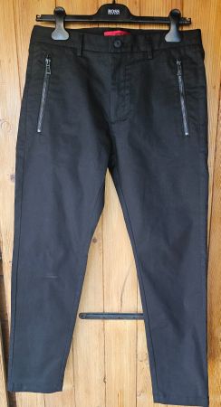 Pantalon Hugo Boss noir, taille 32/32.