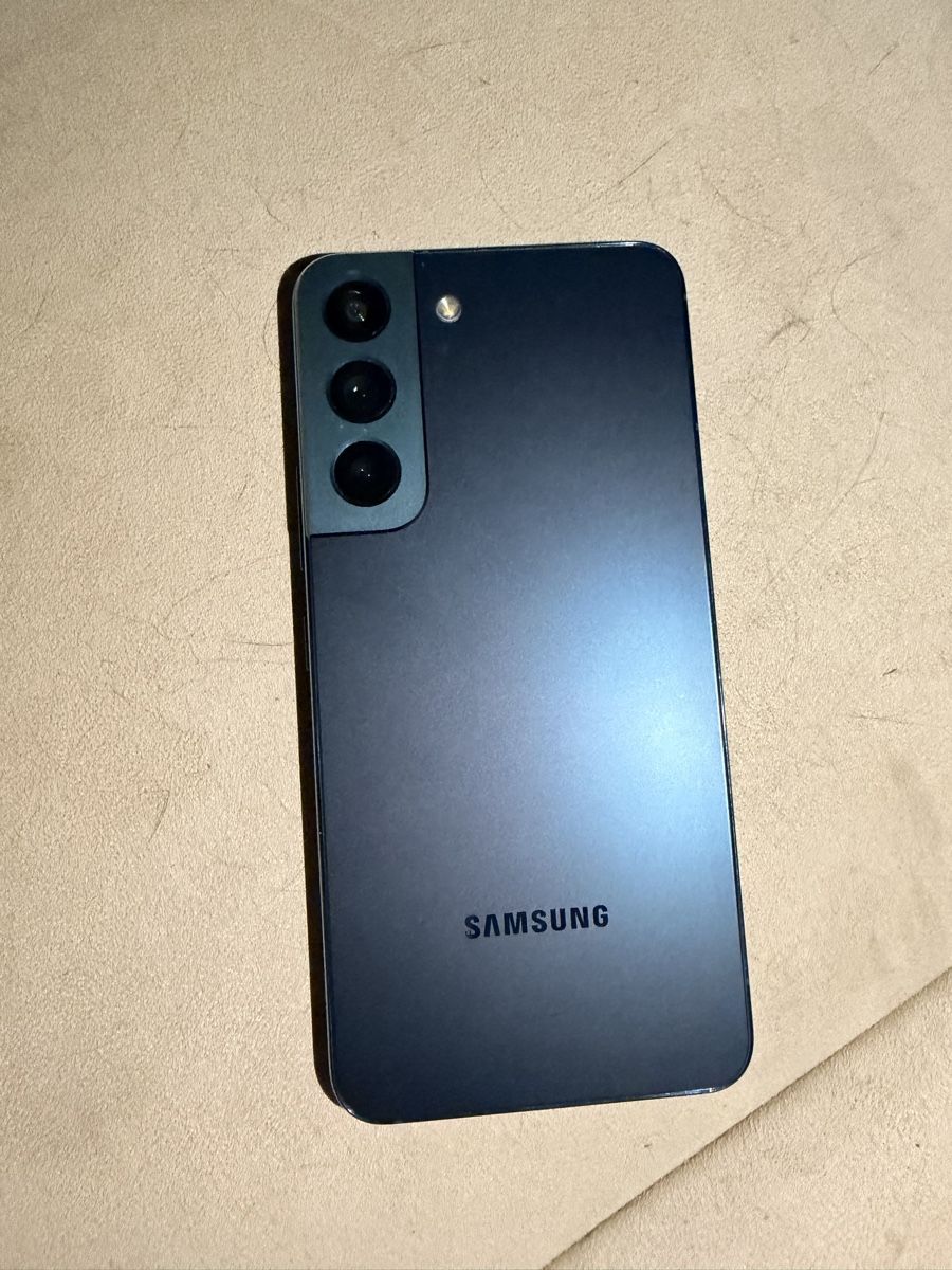 Samsung Telefoni cellulari / Smartphones: Samsung Galaxy S22  Midnight Green – Usato da Lotzwil venduto da Euli33