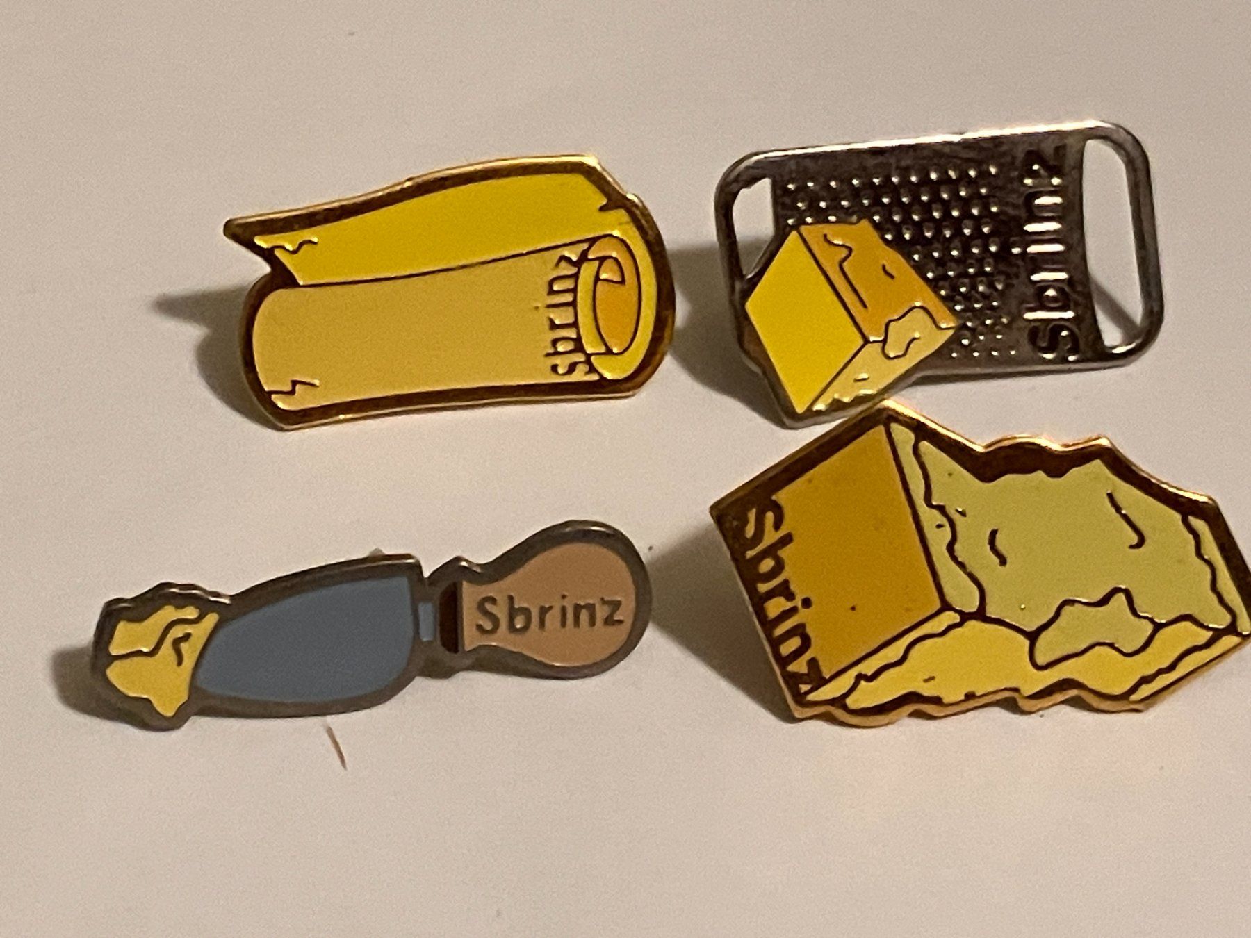 Plaketten & Abzeichen: 4 Pin Sbrinz Käse – Gebraucht aus Basel von djwwpp
