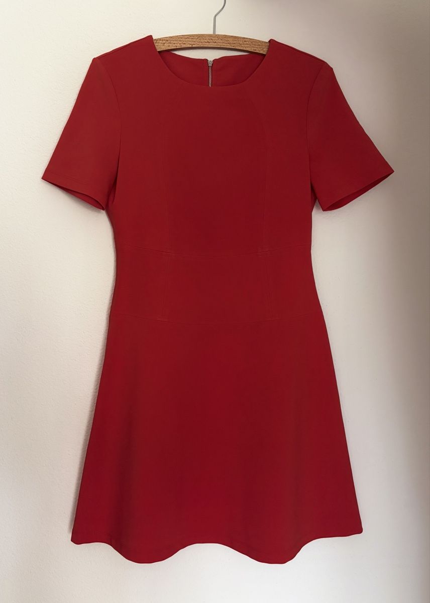 Hugo Boss Robes: Hugo Boss kurzarm Kleid, rot, Grösse S – D'occasion à Dübendorf par HK11