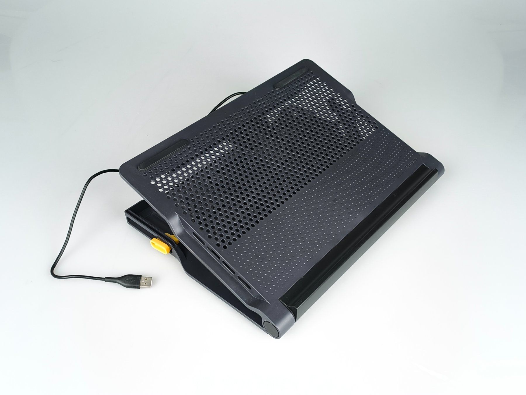 Racks & Cavalletti: TARGUS Awe81eu Laptop/Notebook Ständer – Usato da Rüti ZH venduto da Restwert_Rueti_ZH