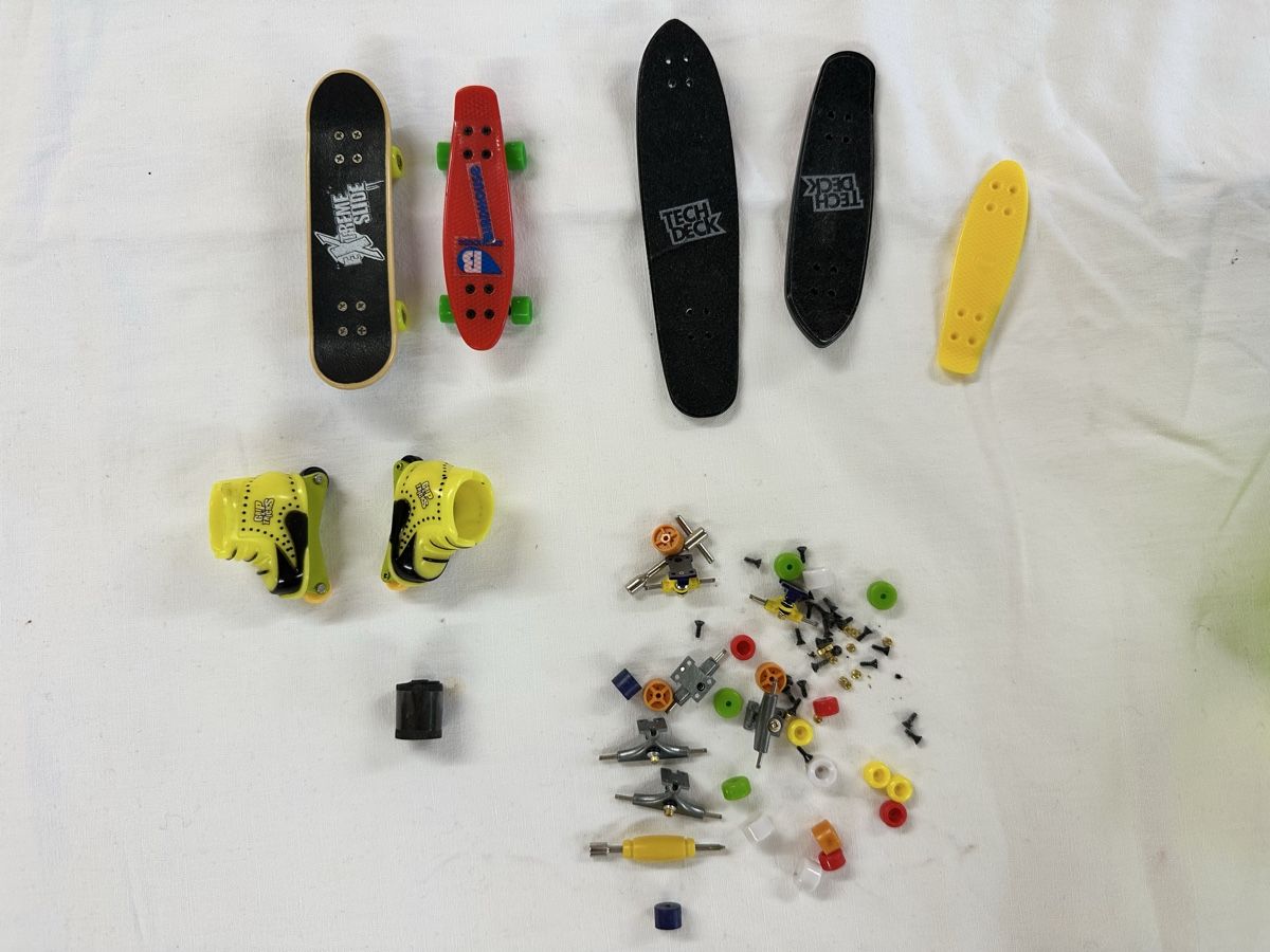 Giocattoli: Finger Skateboards inkl. Wechselrädern etc – Usato da Zug venduto da User.1211