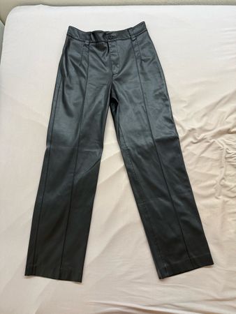 Pantalons simili cuir noir taille M Zara