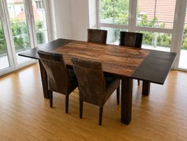 Massiver Esstisch aus Holz