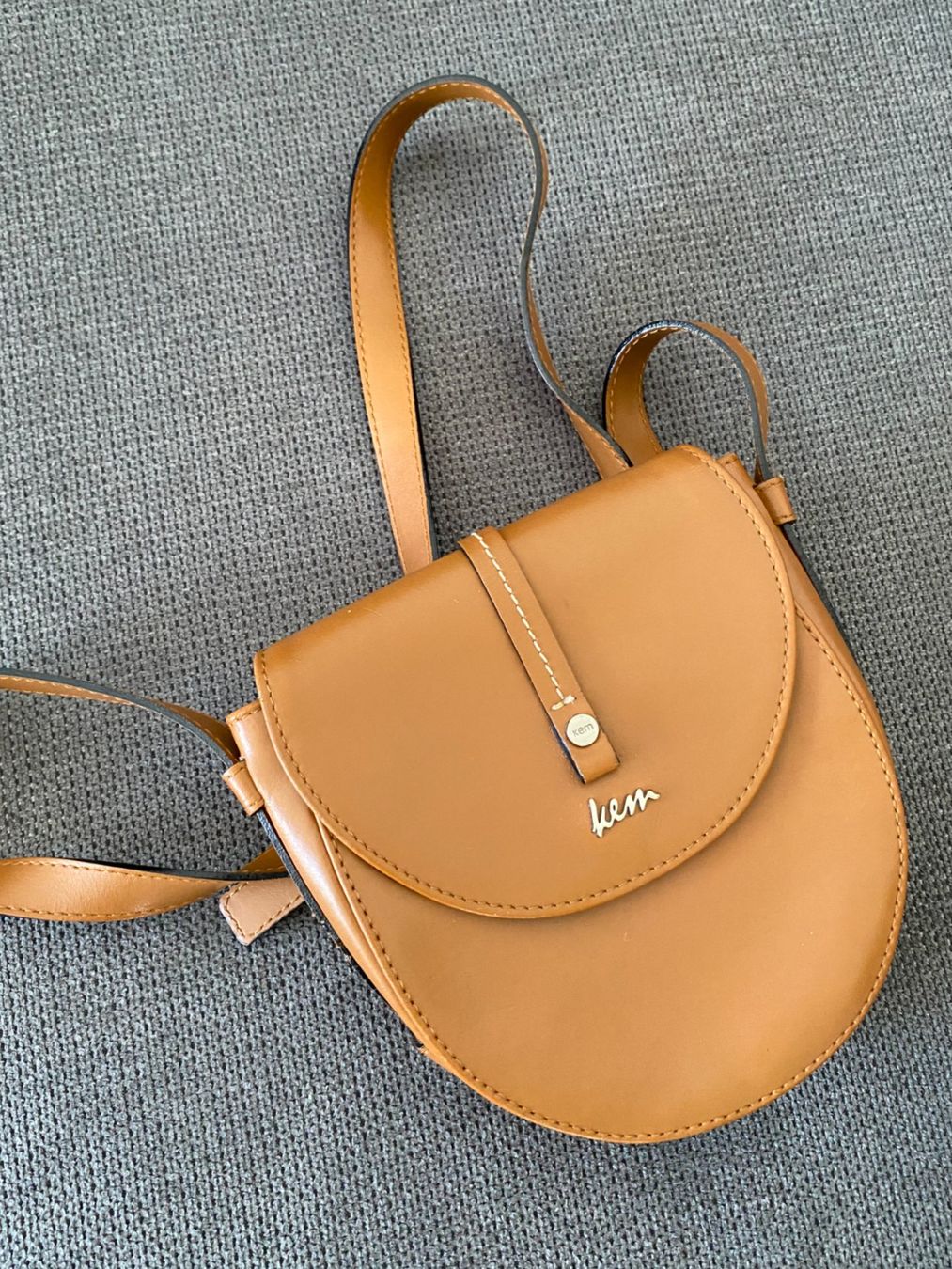 Borse da donna: Eine kleine, sandfarbene Damenhandtasche. – Usato da St. Gallen venduto da art_pn78