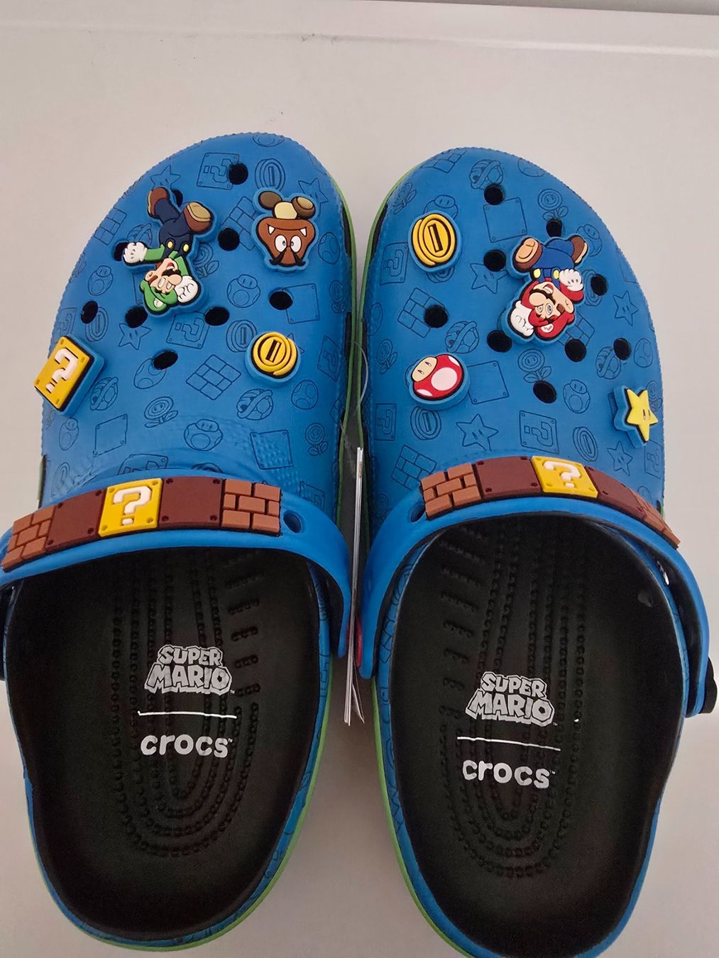 Crocs Chaussures hommes: Original Crocs Super Mario – D'occasion à Bergdietikon par ewa1005