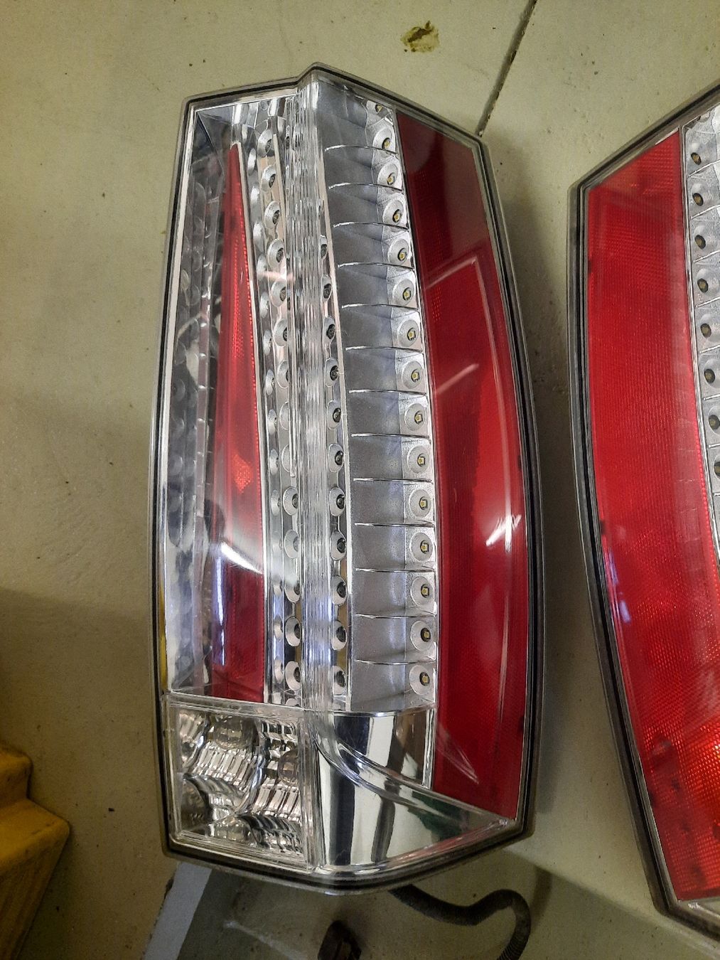 Cadillac Tutti pezzi di ricambio auto: Heckleuchten 2007-2013 Cadillac Escalade – Usato da Zofingen venduto da Migiskau 1