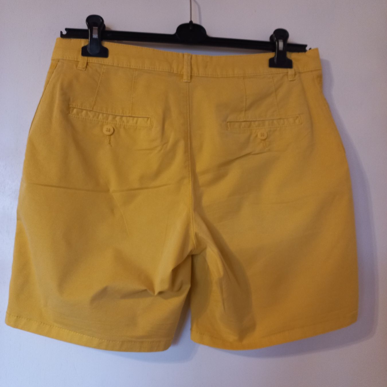 Pantaloni: Short Esprit jaune coton taille 40  – Usato da Dompierre FR venduto da fat_xth5 1