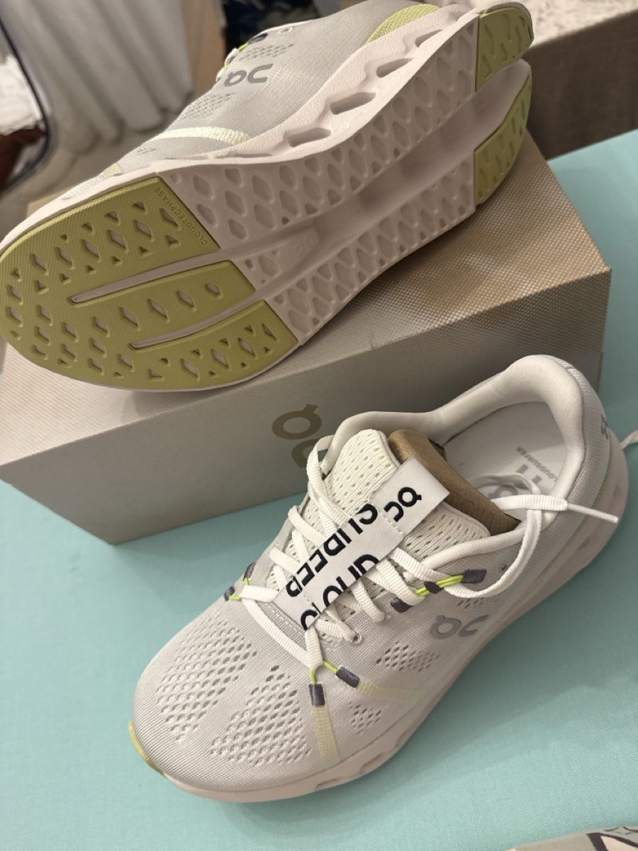 On Scarpe da uomo: On Cloudsurfer Laufschuh Weiss Grösse 41 neu – Nuovo e nell'imballaggio originale da Sirnach venduto da Gin_kobi02 1