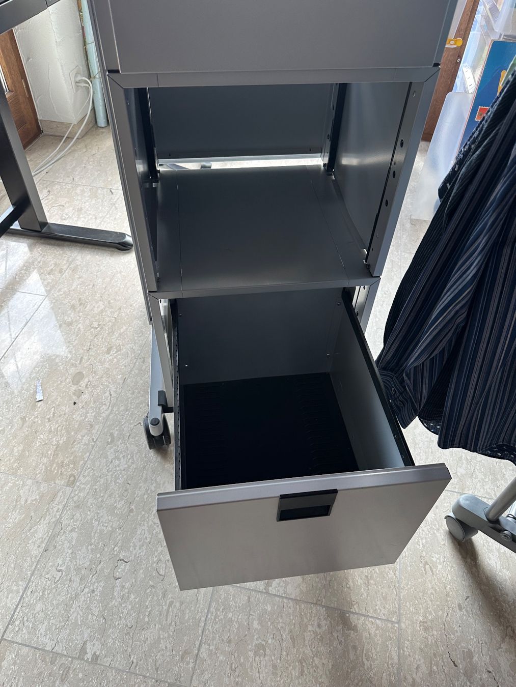 Eléments de bureau: Büro Rollcontainer – D'occasion à Unterengstringen par Patsch 3