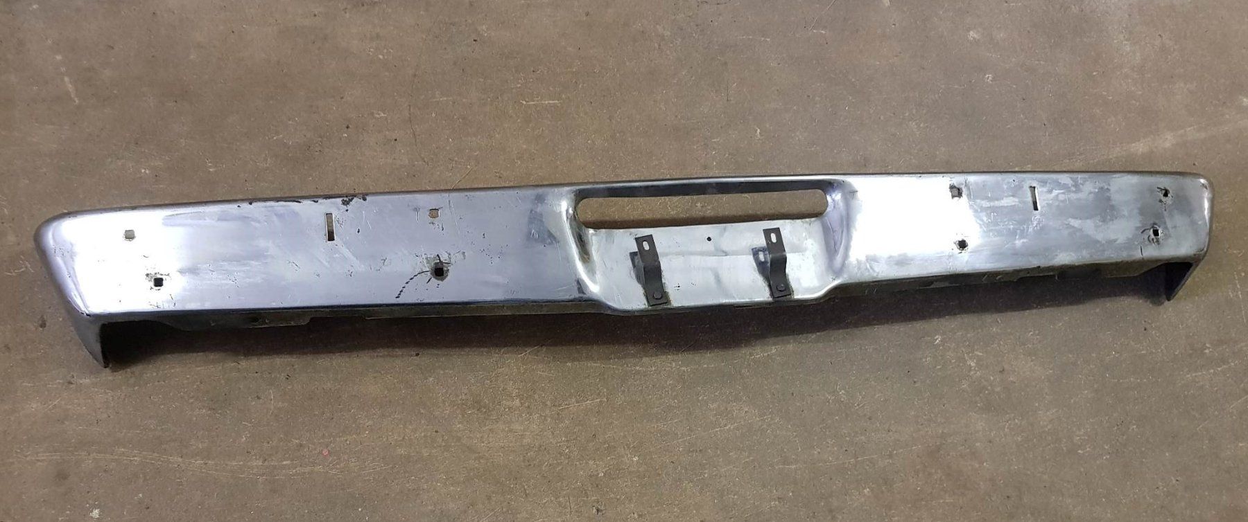 Chrysler Tutti pezzi di ricambio auto: Stossstange vorne, Chrysler Valiant – Usato da Niedergösgen venduto da usc_8qc6