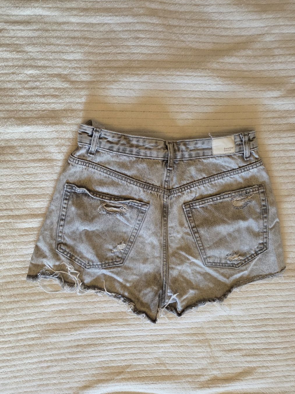 Bershka Hosen: short – Gebraucht aus Lausanne von hel_ll2g 1