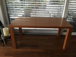 Gut erhaltener Tisch (Kirsche funiert)
