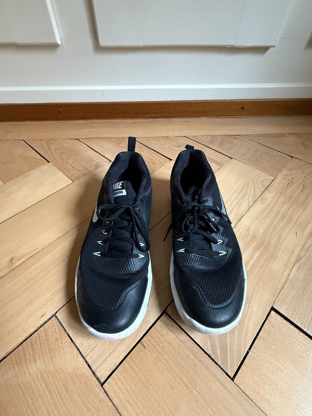 Nike Scarpe da uomo: NIKE Training Sport Sneaker schwarz 44 – Usato da Zürich venduto da Diazaio 1