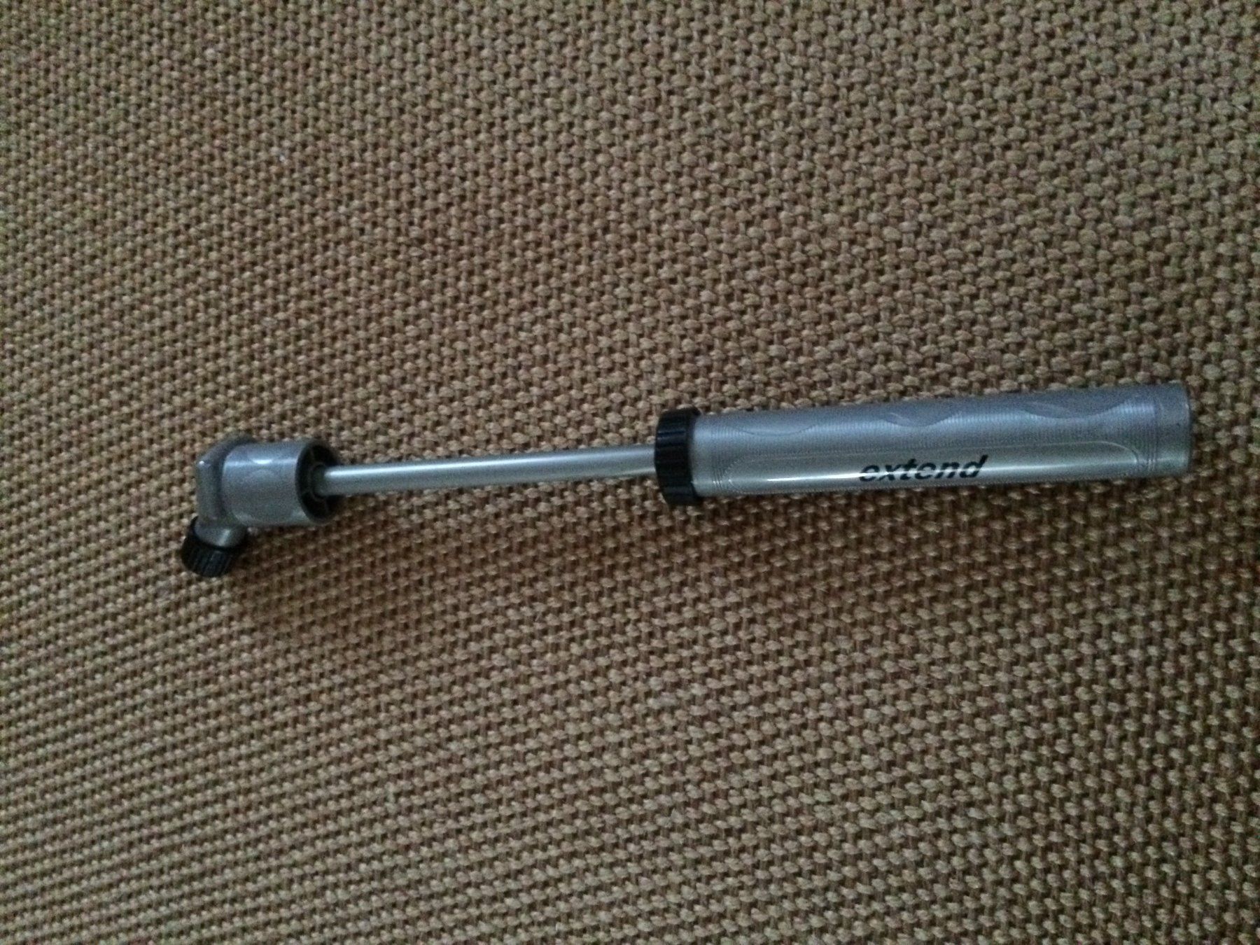 Pompe: extend Mini-Velopumpe, DM ca. 2.5 cm, Länge ca. 22 cm – Nuovo (secondo la descrizione) da Buchs AG venduto da ReaNaTsch 1