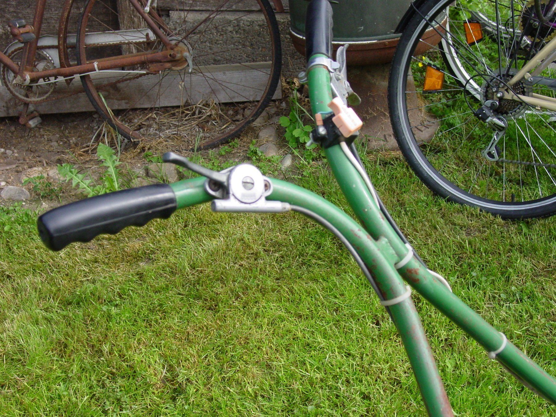 Tondeuses à gazon: Spindelmäher mit Walze von Wega Benzin – D'occasion à Dietwil par rodeoch 3