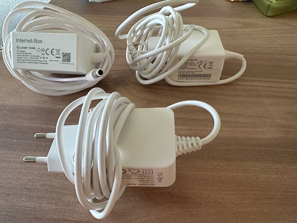 Modems & Router: Swisscom Internet-Box 5 Pro, TV-Box 5, WLAN-Box 2 – Gebraucht aus Nänikon von tue_ps2j 2