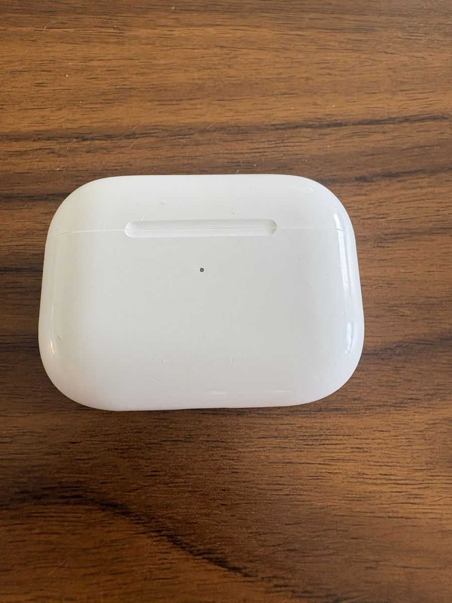 Apple Casques audio: AirPods Pro (2nd generation) – D'occasion à Horgen par avi_g6l8 4