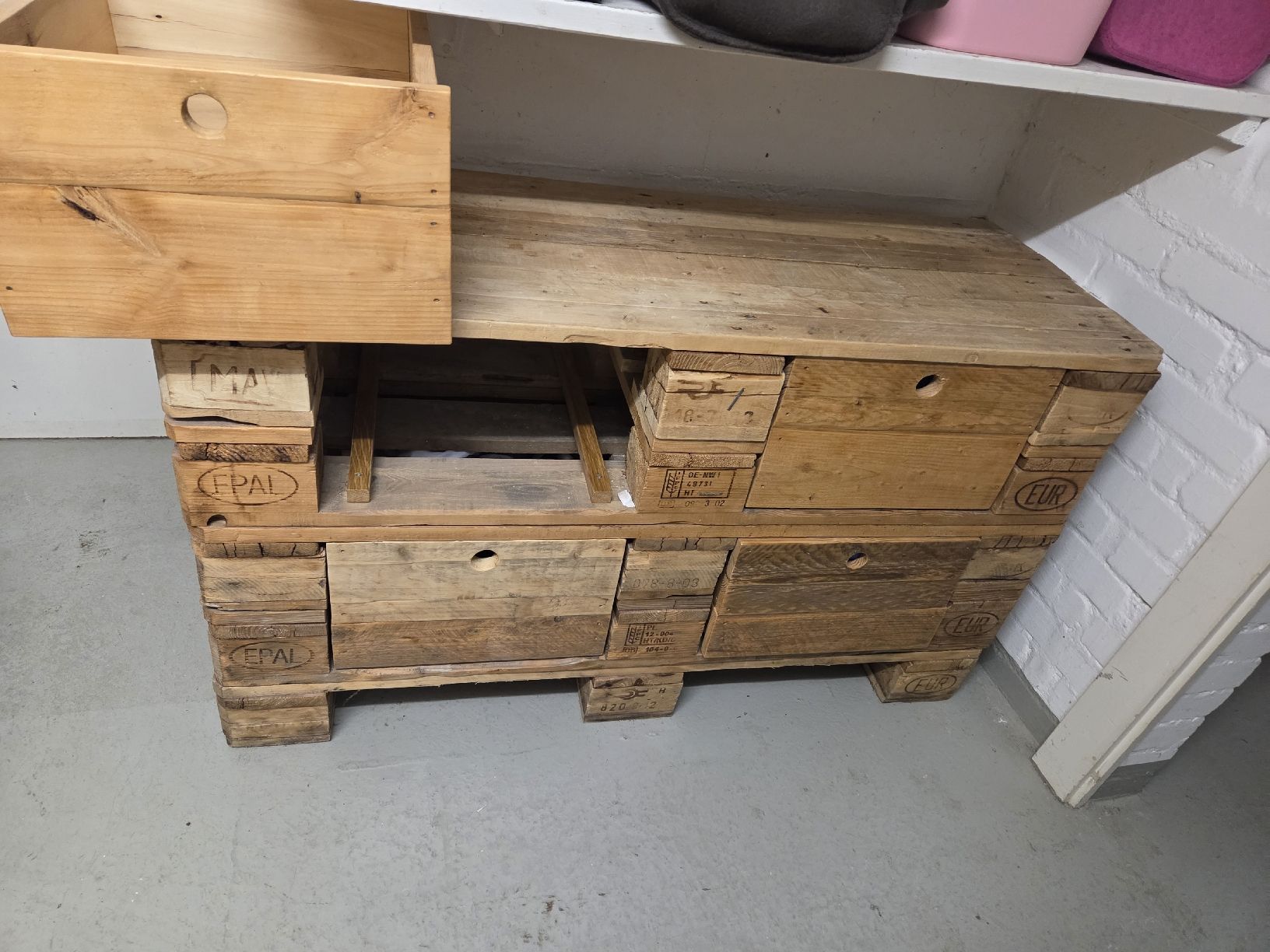 Articoli in legno: Pallettenmöbel 120×45×44 – Usato da Full-Reuenthal venduto da grosch01 1
