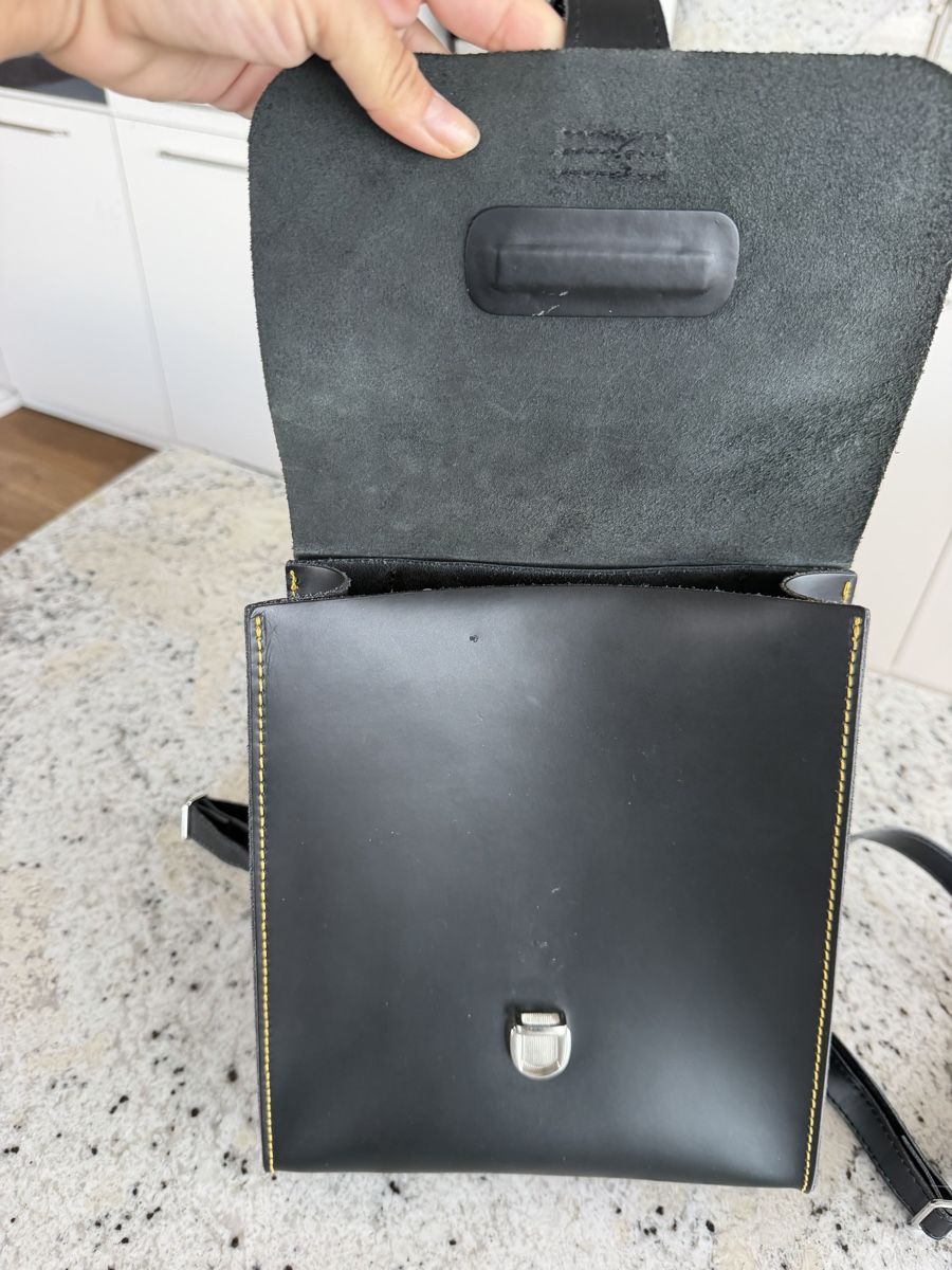 Dr. Martens Rucksäcke: Dr. Martens Leather Backpack Black – Genuine Leather  – Gebraucht aus Dübendorf von gozdikov 1