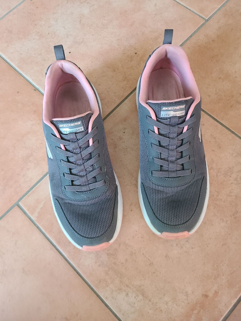 Skechers Scarpe da donna: Bequeme Damen Slechers Schuhe, gr 41 – Usato da Zihlschlacht venduto da Sun25 9