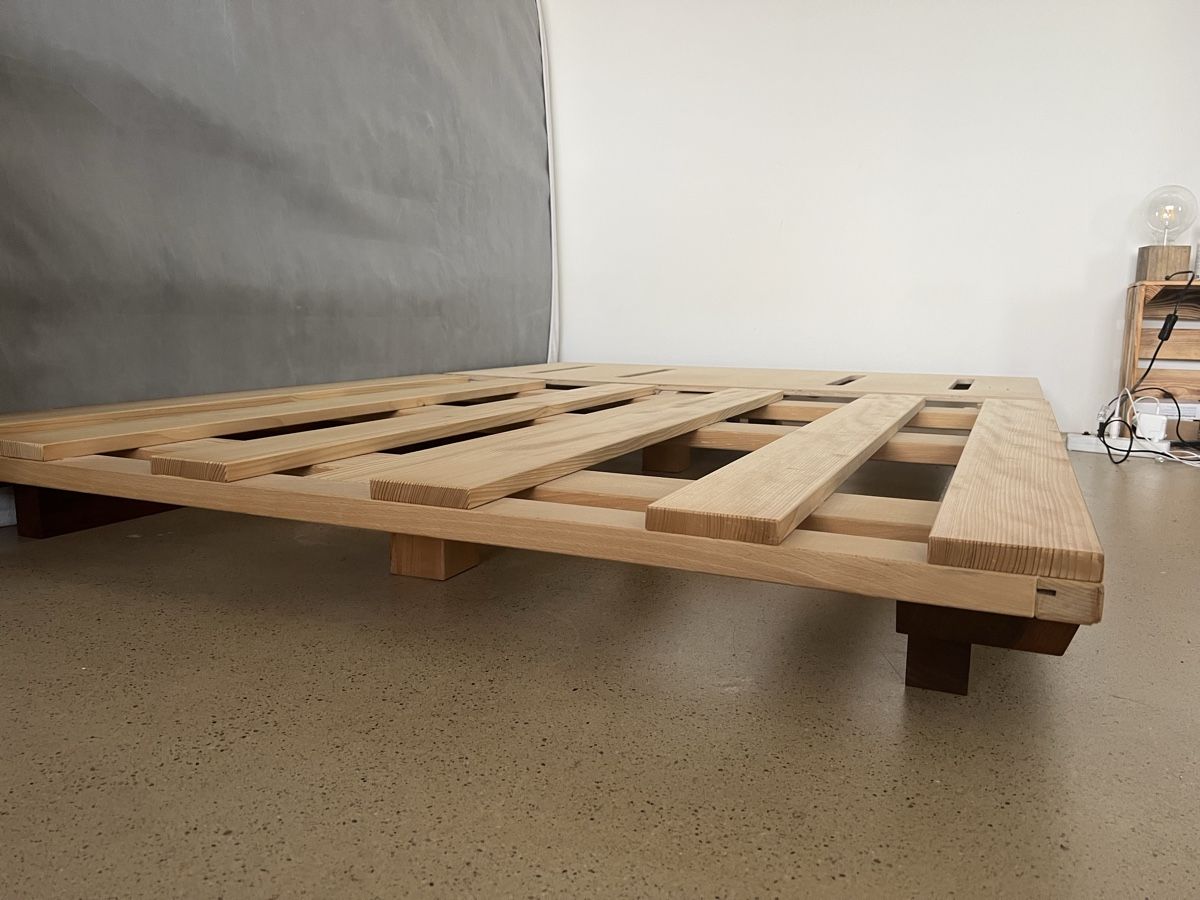 Letti: Holzbett mit verstellbarem Kopfteil – Usato da Zürich venduto da san_5ywy 2