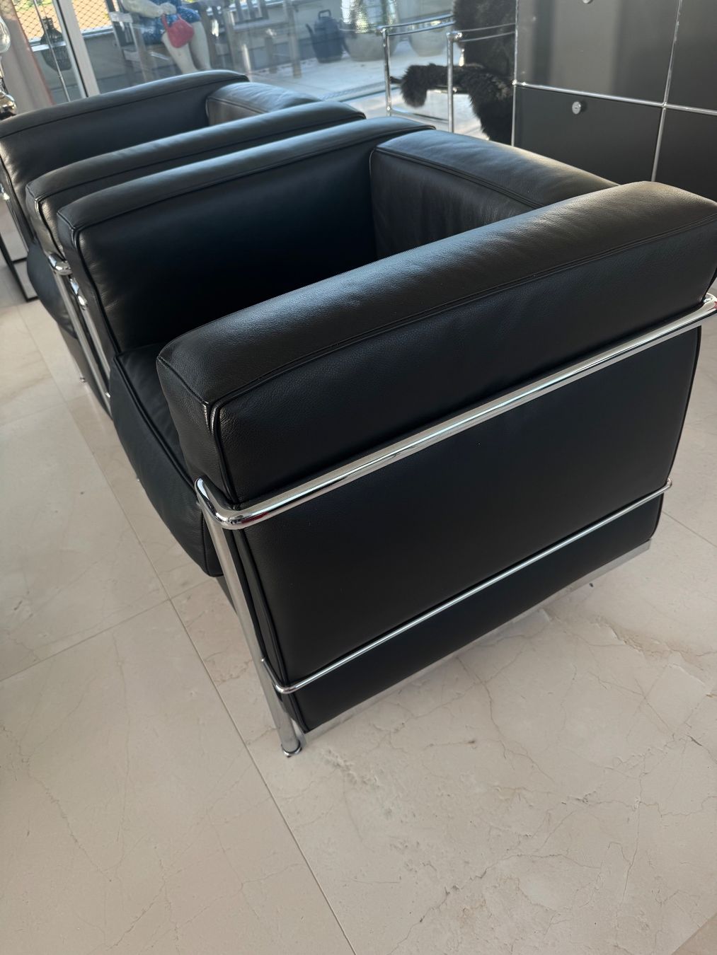 Le Corbusier Poltrone: 2 Corbussier Sessel schwarzes Leder, Preis pro Stuhl! – Usato da Basel venduto da VIO100 2