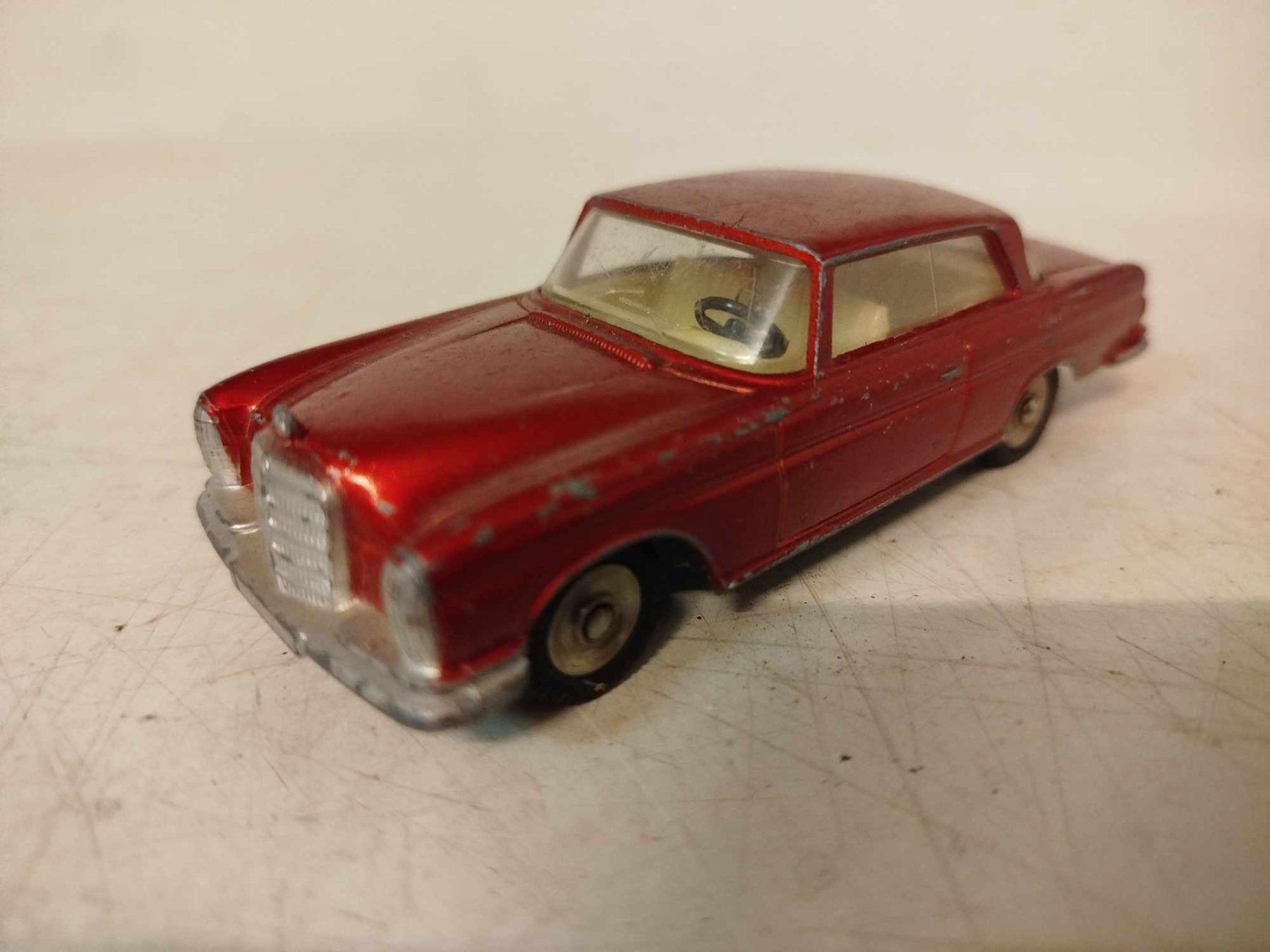 Dinky Toys Modellini d'auto: 4 X Dinky Toys – Usato da La Chaux-de-Fonds venduto da Emmaus2300CDF 6