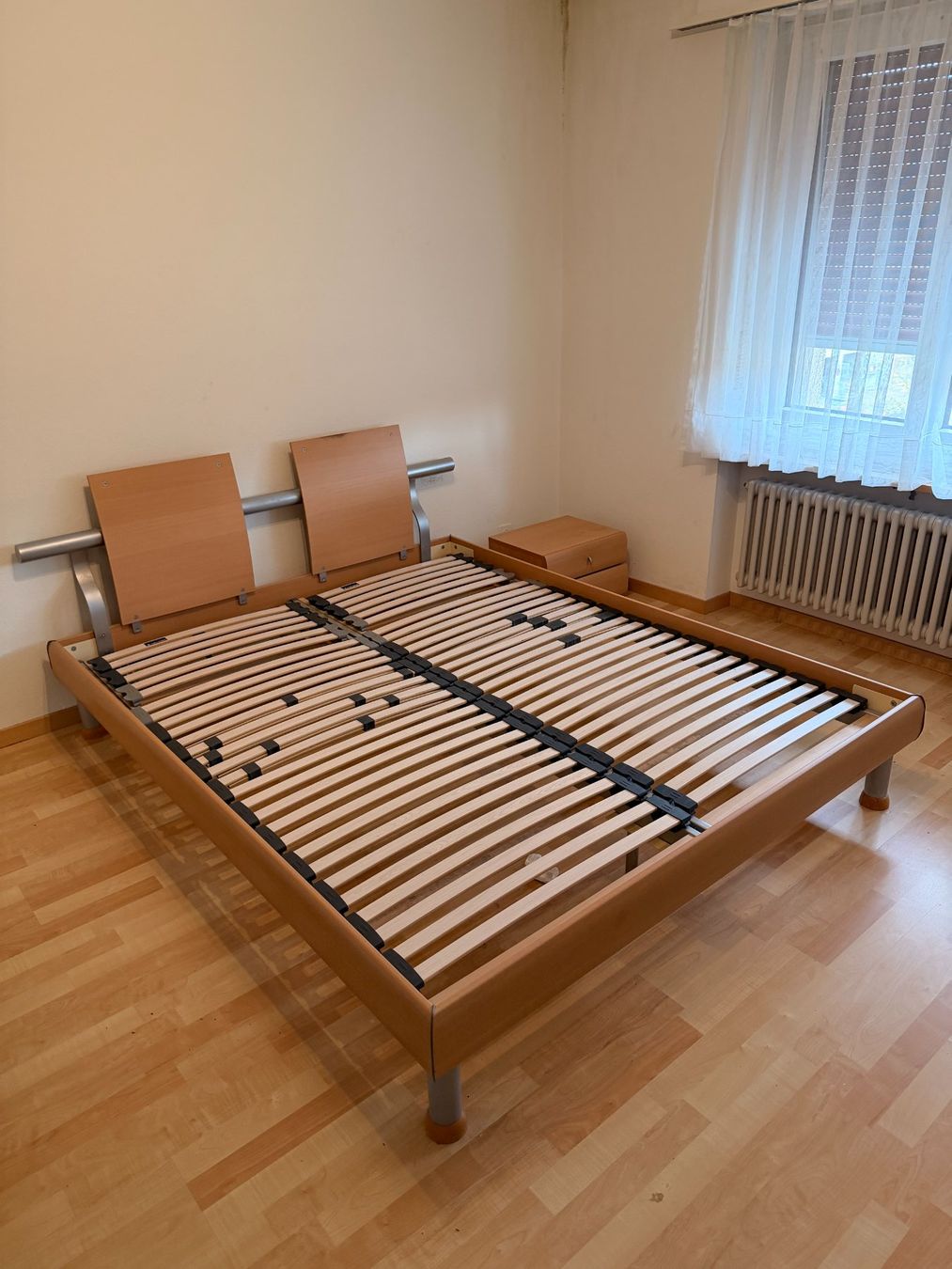Letti: Doppelbett 1.60 m x 2.00 m – Usato da Laufen venduto da Garage-Straumann