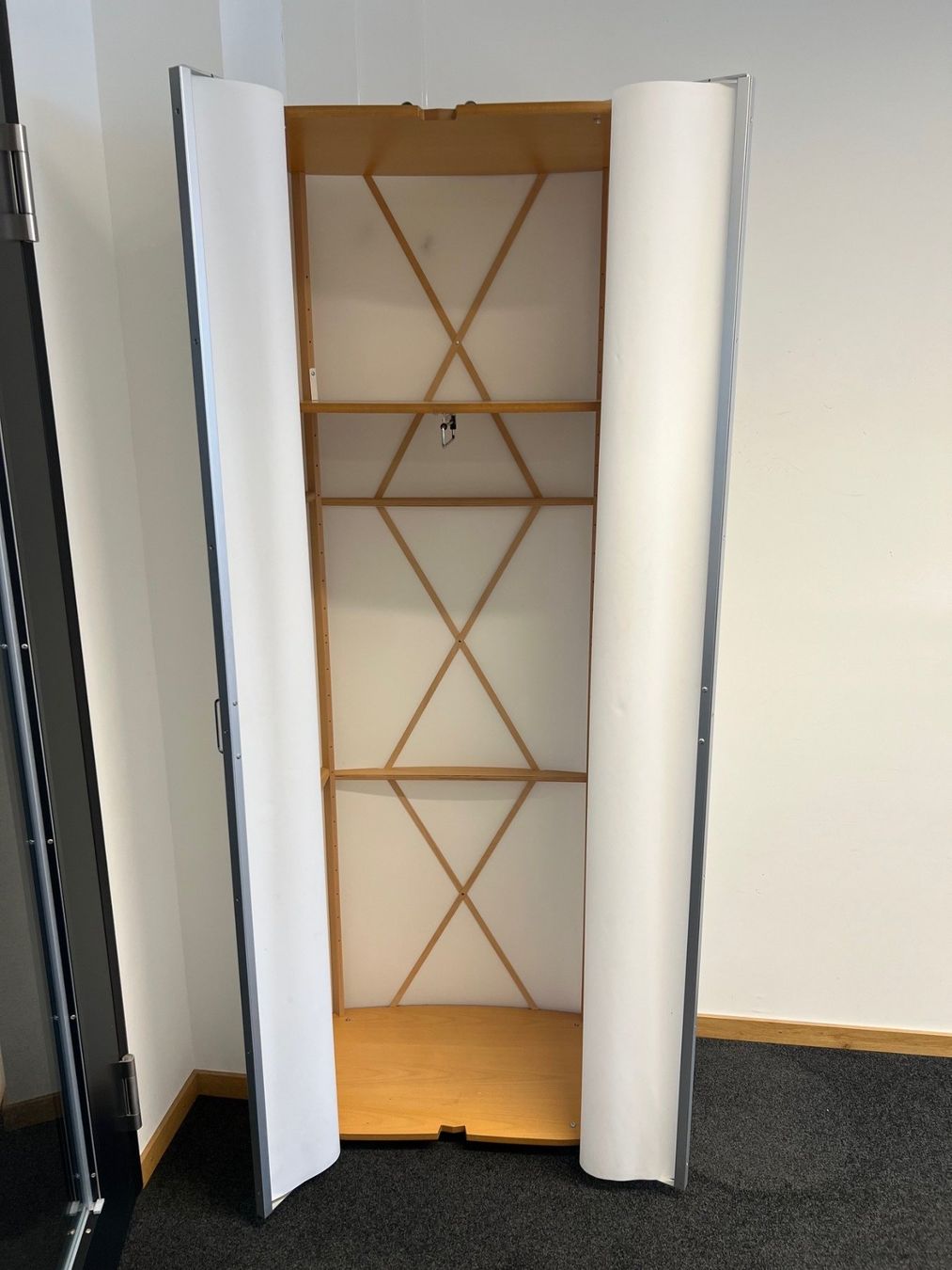Thut Armadi: THUT Designer-Folienschrank – Usato da Winterthur venduto da FabioReyes 2