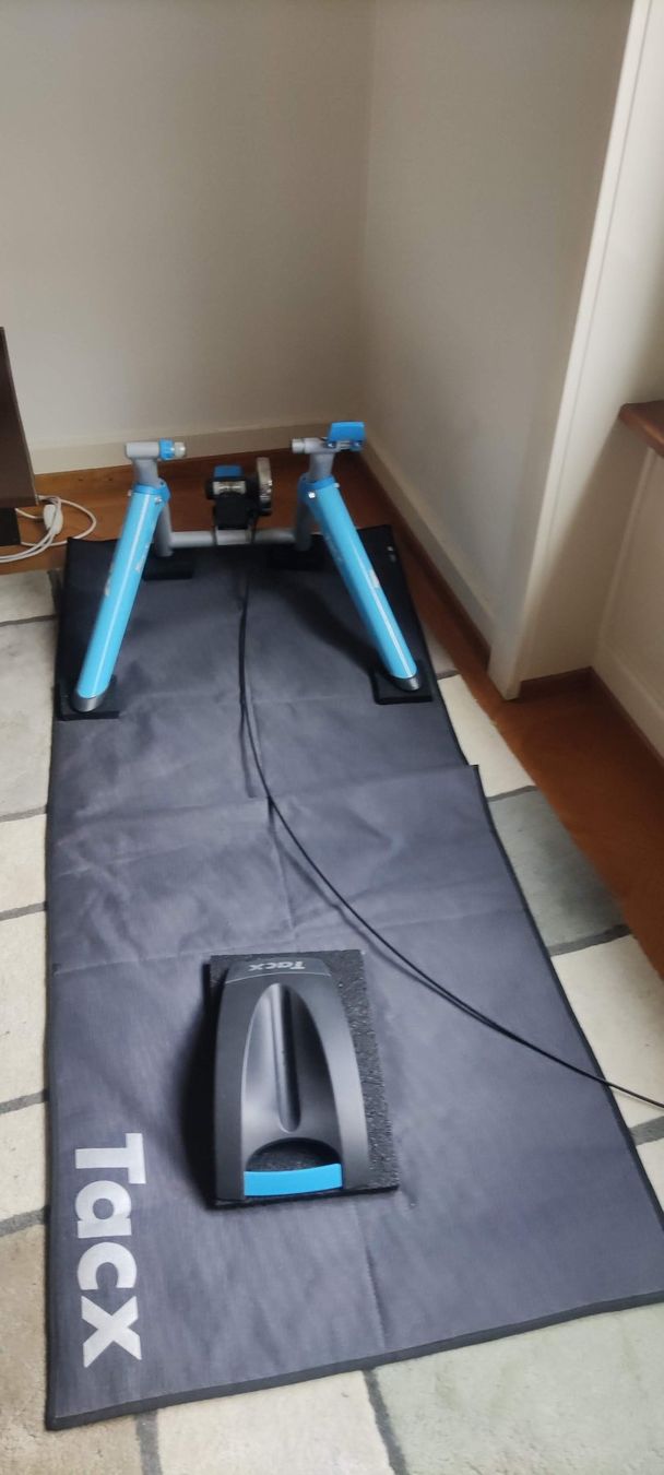 Tacx Hometrainer: Tacx Satori - Home trainer+accessoires+pneus – Gebraucht aus Lausanne von dam_chf5