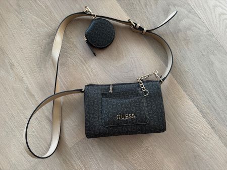 Guess Handtasche, neuwertig, mit kleinem Täschli