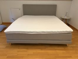 Matratze und Topper