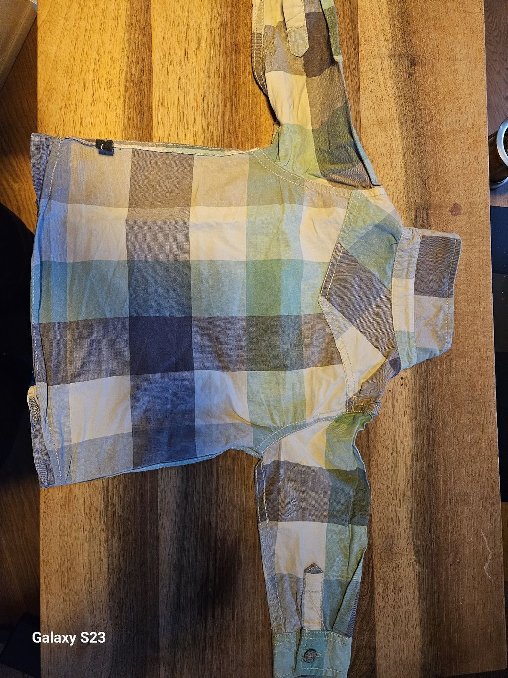 Hemden, Tops & T-Shirts: Baby Hemd, Gr. 74 – Gebraucht aus Spiez von ann_y7bb 1