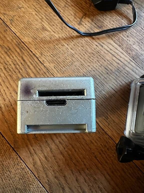 Action Cam: GoPro Hero 2- 2 Stück – D'occasion à Aathal-Seegräben par rom_cg7q 4