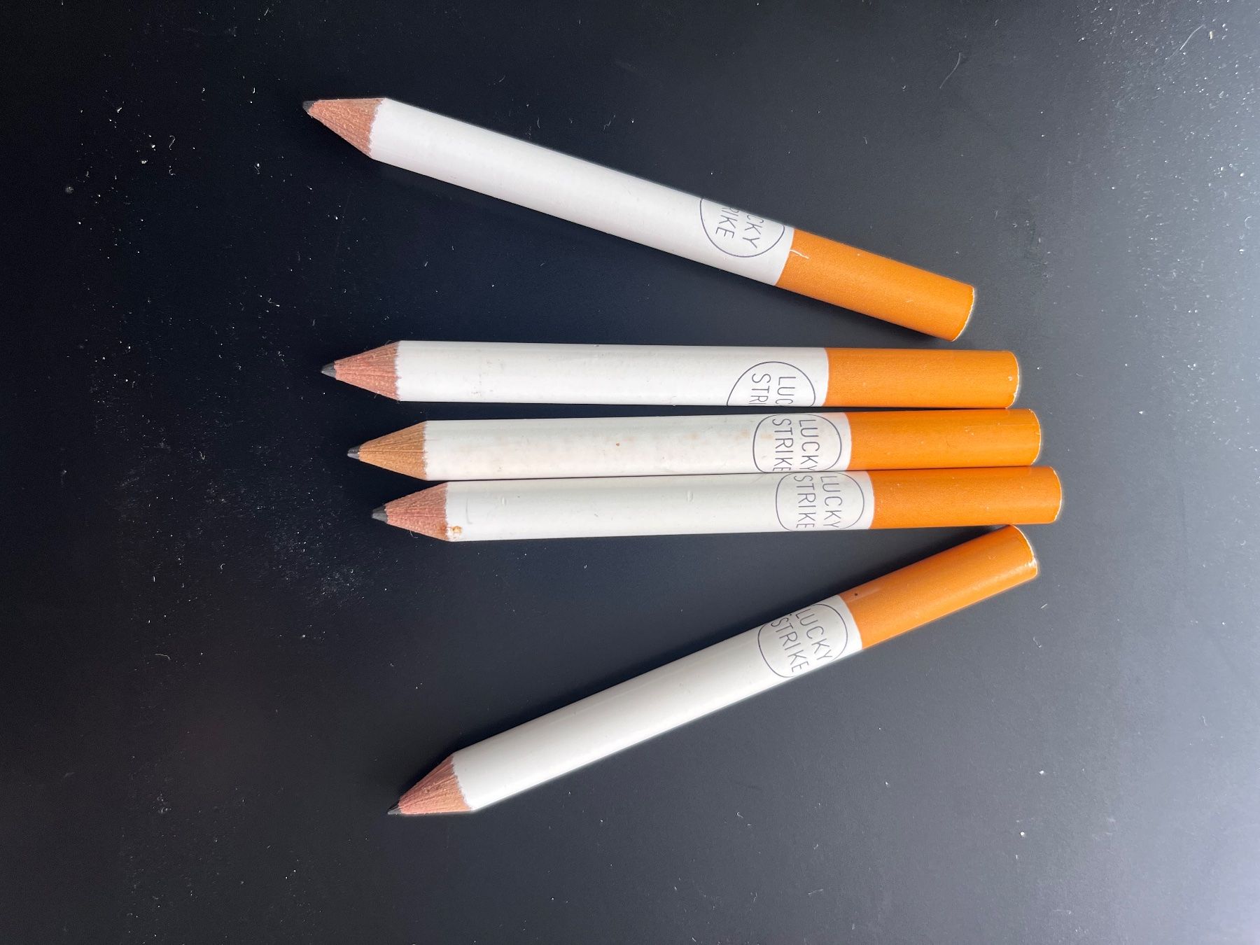 Tabak: 5 Bleistifte Zigaretten Look, Lucky Strike,Zigarettenspender – Gebraucht aus Hefenhofen von n0rt0n