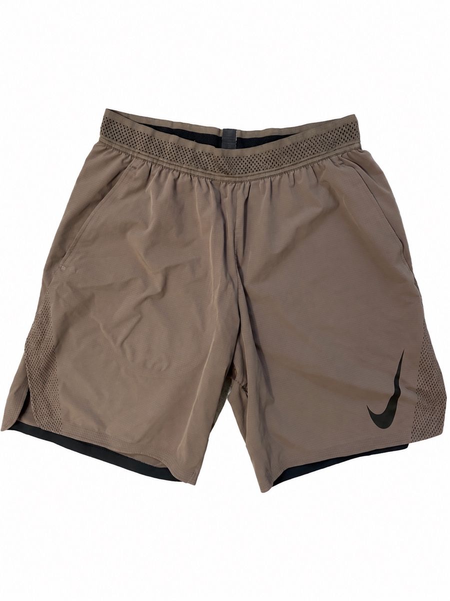 Nike Pantaloni: Nike Shorts M – Usato da Rümlang venduto da svent