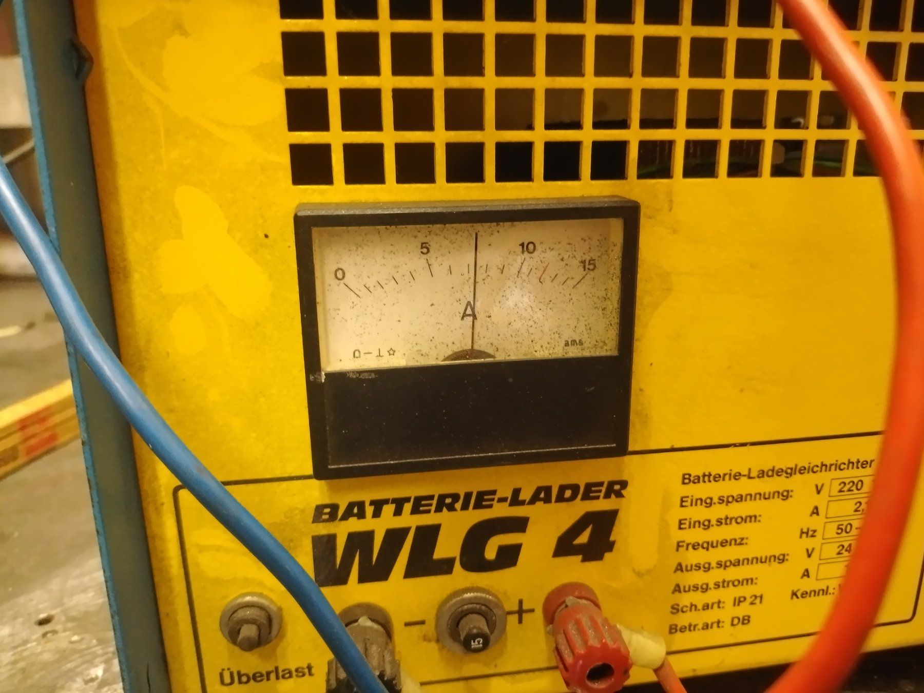 Batterie-Ladegeräte: Chargeur batterie – Gebraucht aus Autigny von Turbine_j85 2