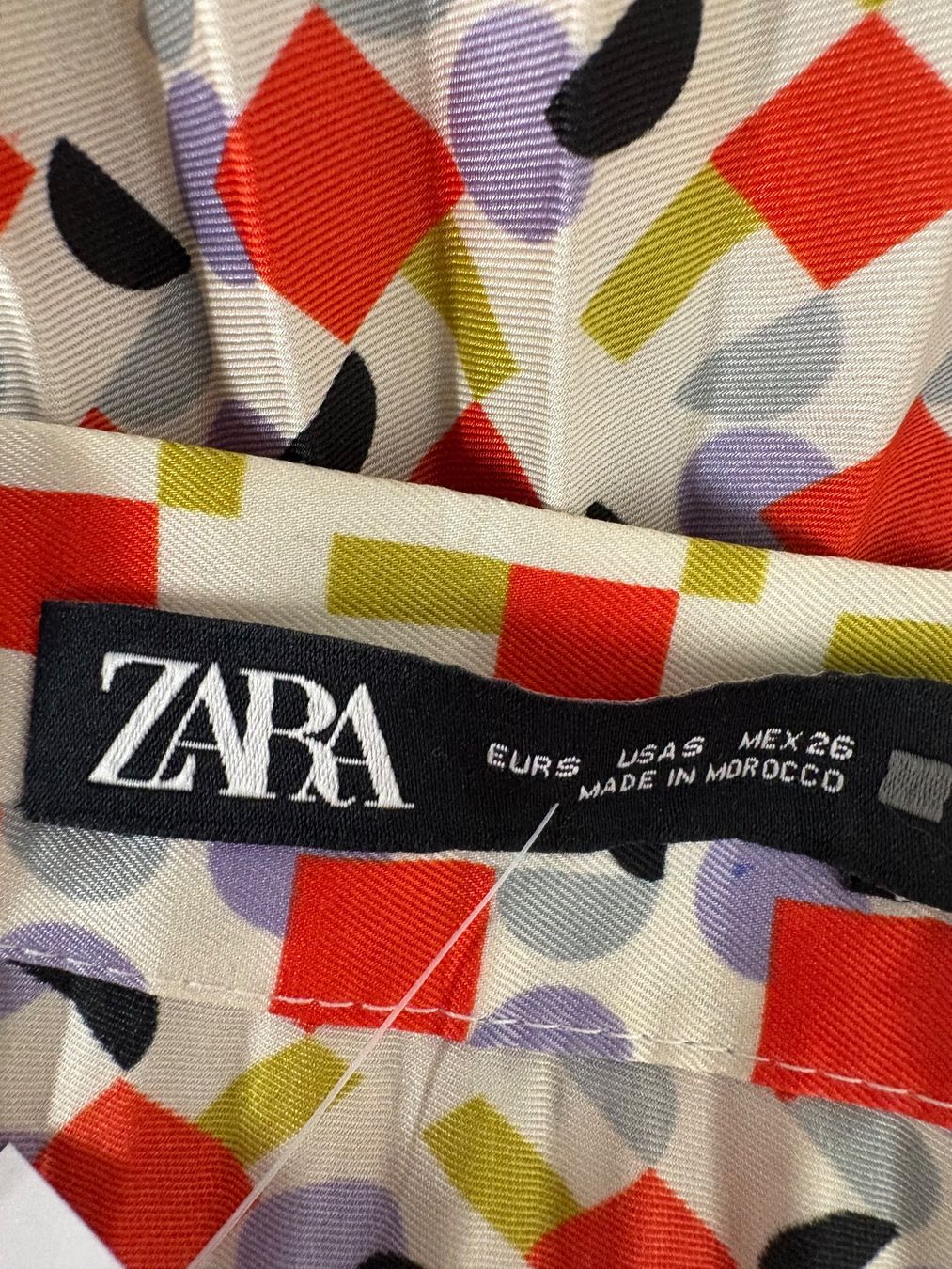 Zara Gonne: Zara Midrock mit Plissee Gr. S Rot Muster – Nuovo (secondo la descrizione) da Regensdorf venduto da secondchancefashion 4