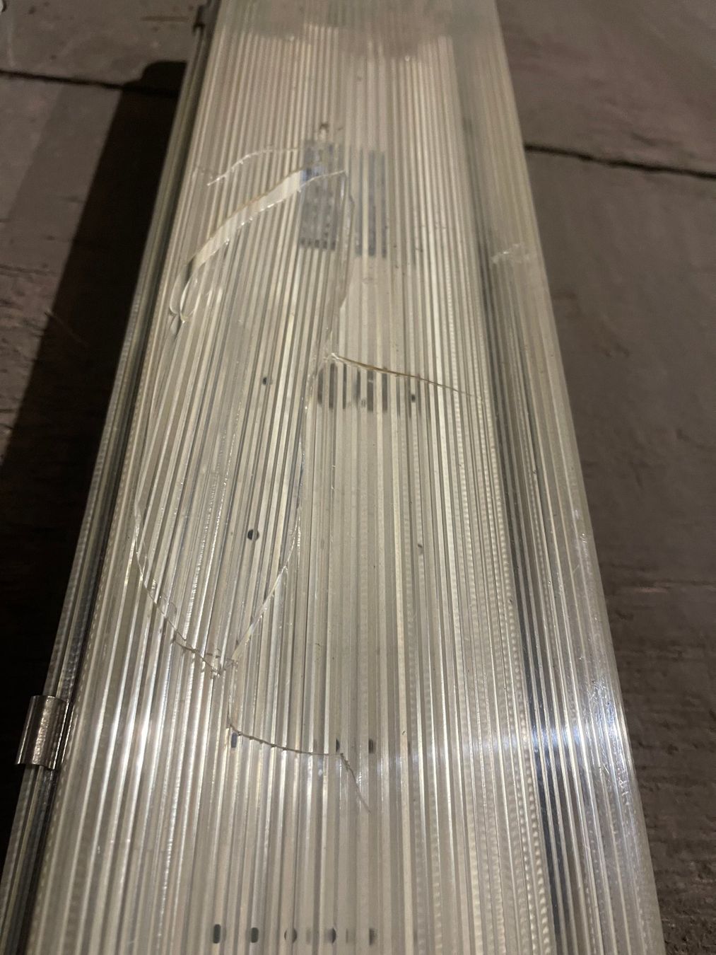 Lampadari & plafoniere: Eckige Deckenleuchten Feuchtraummlampen – Usato da zürich venduto da BB-2005 2