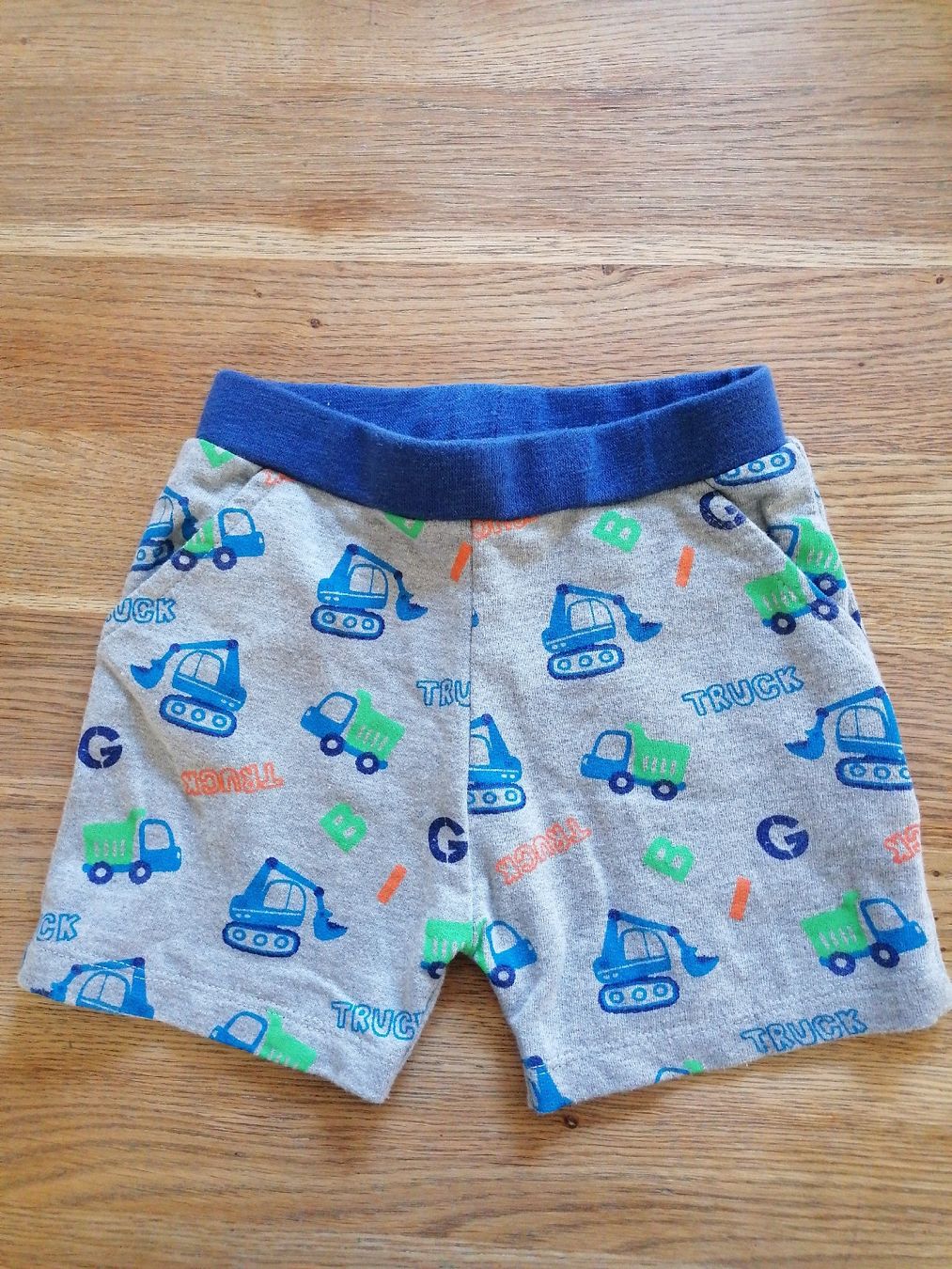 Pantaloni: Süsser Bagger Shorts Gr. 68 – Usato da Netstal venduto da Salihoi
