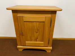Schränkli aus Holz