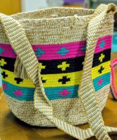 Sac selon technique Wayuu - fond blanc cassé et croix