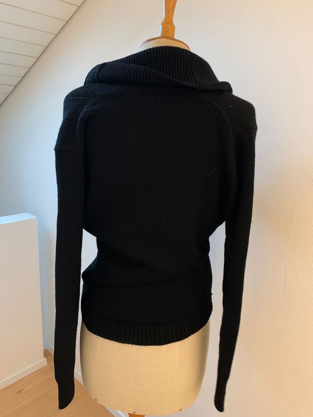 Repeat Pullover & Sweatshirts: Schwarzer Repeat Strickpullover Gr. M – Gebraucht aus Ennetbaden von usemiste 1